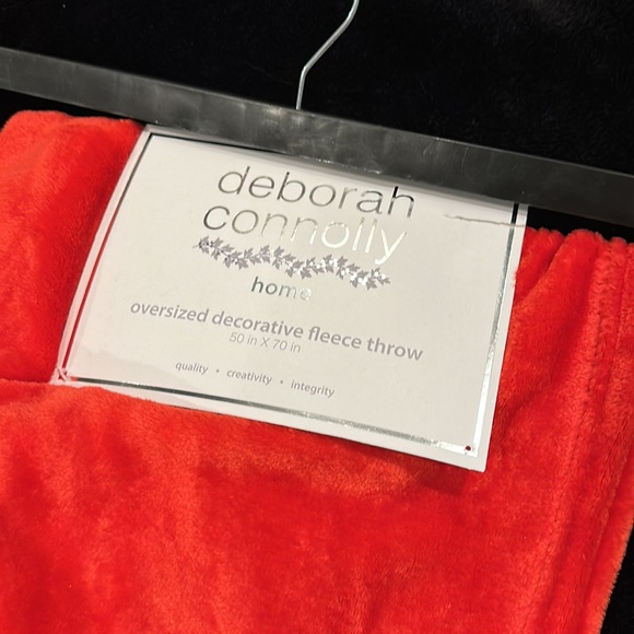 Brand new Deborah Connolly Christmas blanket - Picture 6 of 8